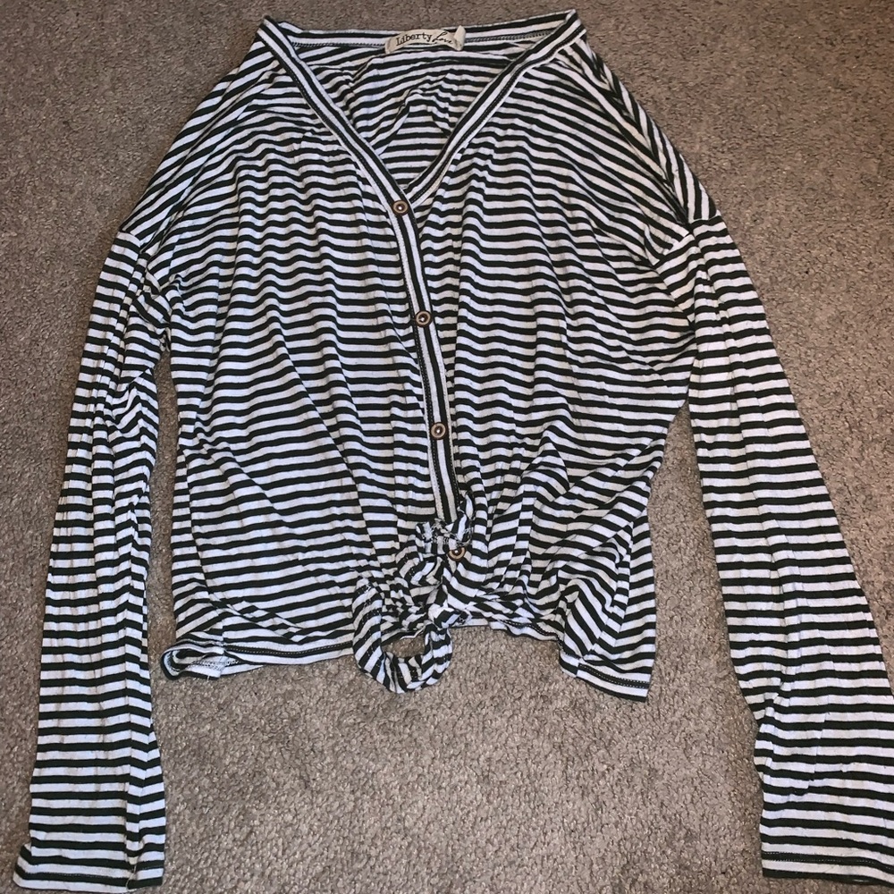 Striped size M buttoned shirt
